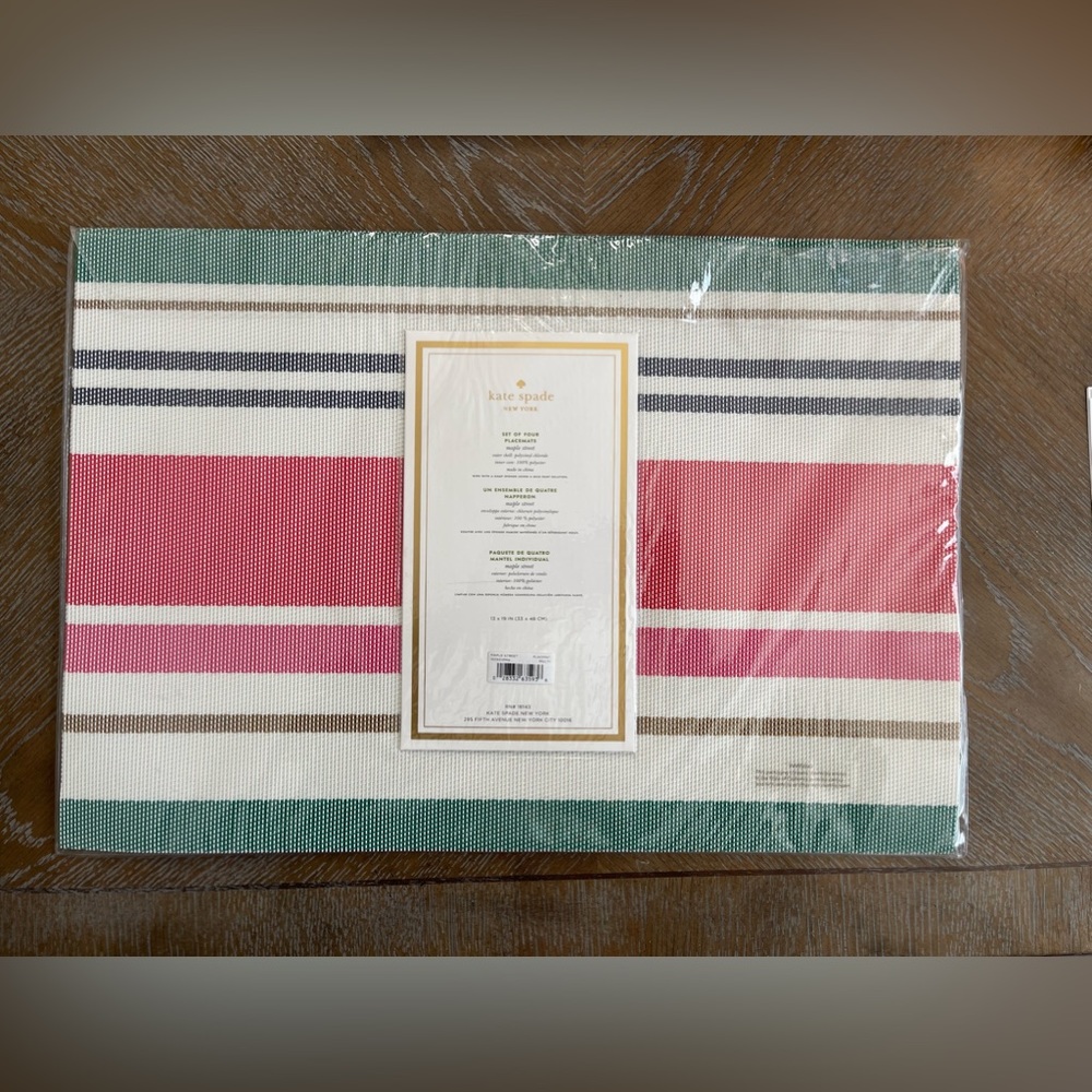 Kate Spade Maple Street placemats. Set of 4. - Picture 4 of 8
